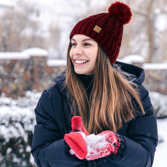 Women’s Wine Red Winter Ribbed Beanie Hat Chunky Cable Knit Pompom Warm - Picture 6 of 6